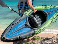 Comment monter dans un kayak gonflable ?